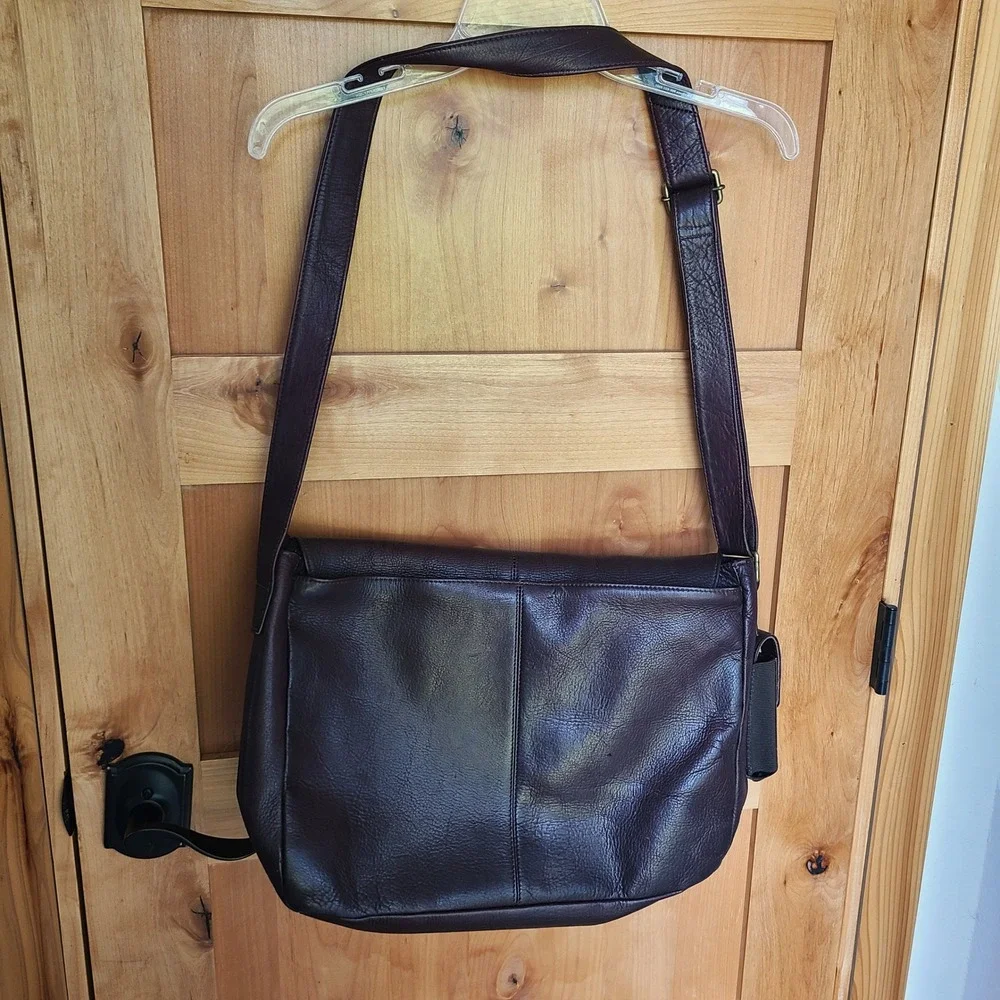 Wilsons Leather Dark Brown Messenger Satchel Bag Adjustable Strap Classic Rugged